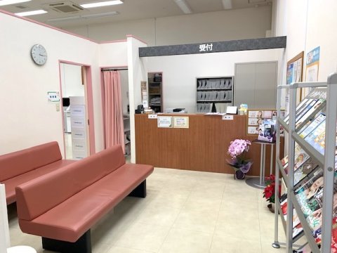 充実したショッピングパーク「イオンモール姫路大津」1階にて、診療中。